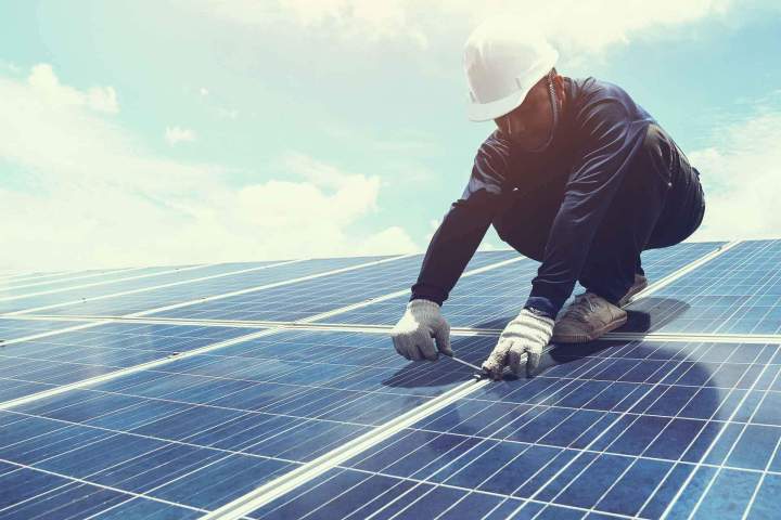Pose de panneaux photovoltaïques pour production d’énergie verte